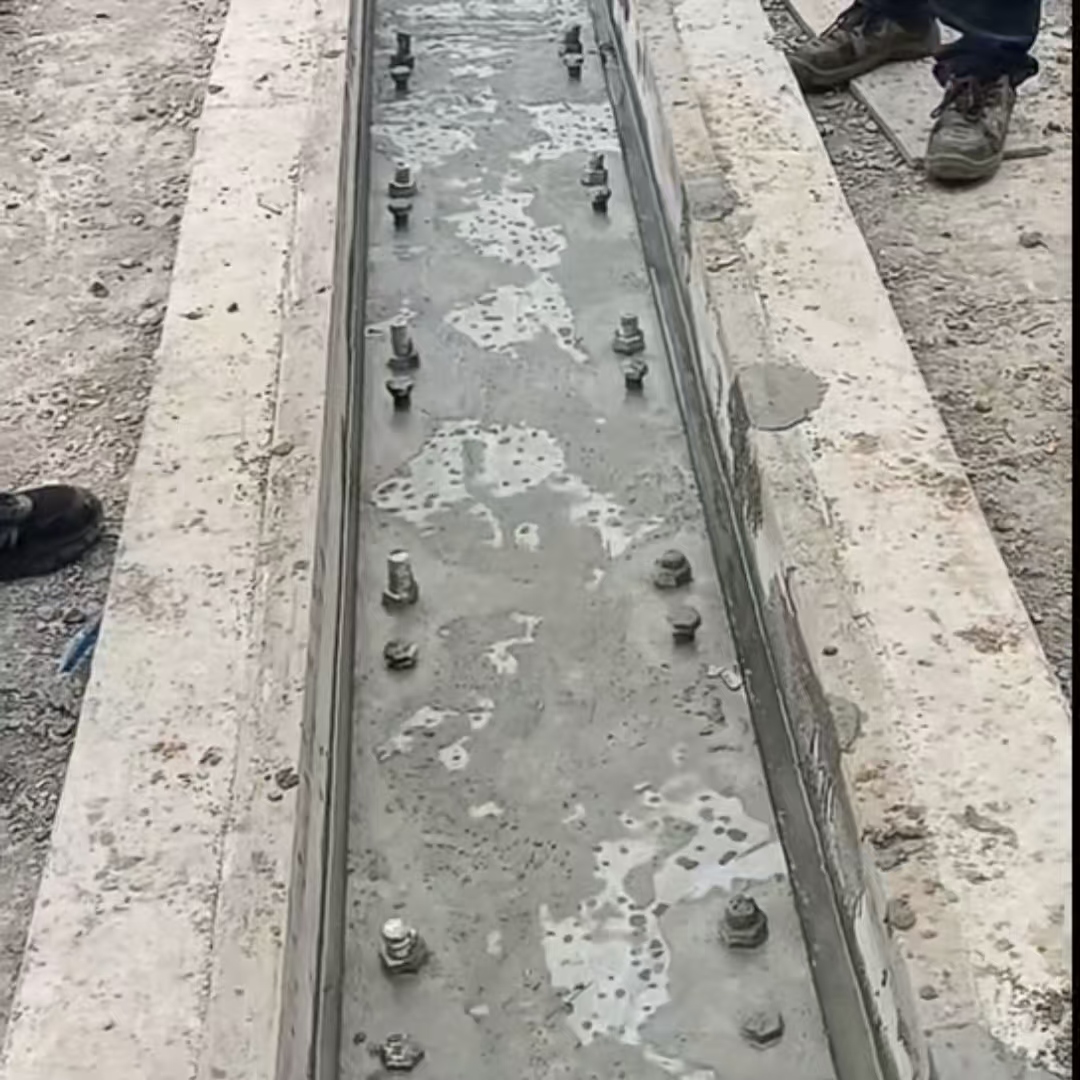 浦东新区港口码头起重机龙门吊重型机械设备稳固用早强快凝轨道胶泥